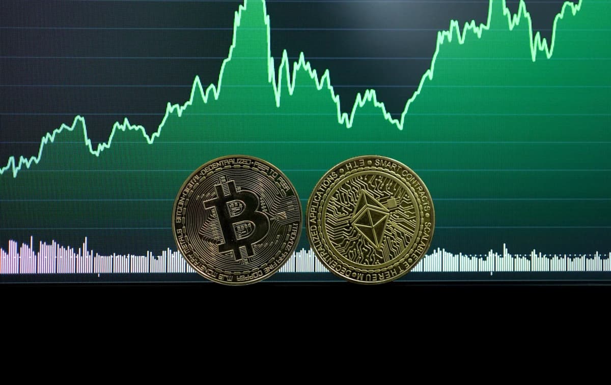 “Cryptocurrency Bull Run Comparison Chart